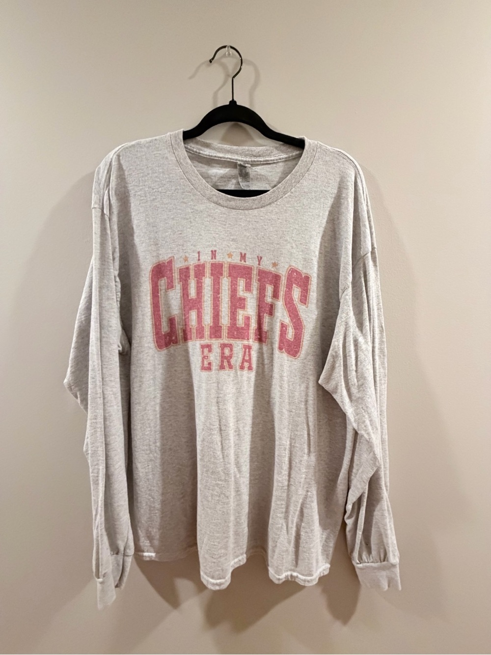Boutique 9 Light Gray Long Sleeve Tee with Pink 'CHIEFS ERA' Graphic
